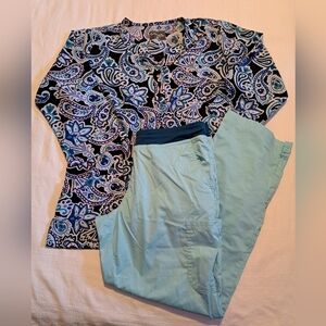 Butter Soft women's size Medium scrub top, Pants are Medium Petit both VGUC